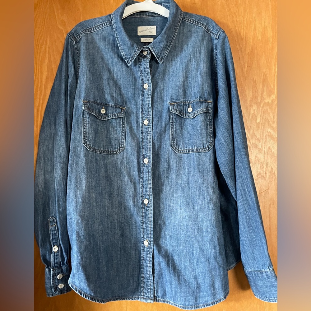 Women’s XXL Denim Button Up Shirt